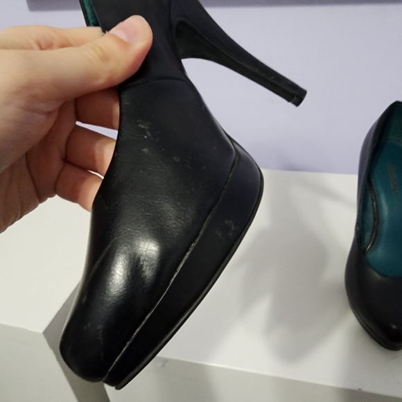 Pair of black heels - Picture 6 of 9